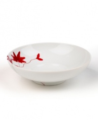Sprinkle your table with vibrant red flowers with the light and breezy Pure Red fruit bowl from Mikasa. The classic shape makes this collection dinnerware and dishes ideal for everyday use while the airy, organic design also makes a festive dinner party set.