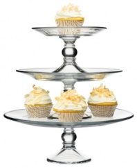 Indulge in three tiers of sweet treats! In beautifully sculpted glass, this versatile cake stand is a party staple, perfect for dessert, traditional English tea or hors d'oeuvres.