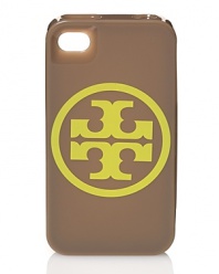 Hit print with this hardshell iPhone case from Tory Burch. Splashed with the brand's logo, it will ensure your technology is always top of the trends.