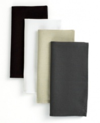 Dress up any table with this elegant linen napkin from Chilewich. Versatile solid colors complement a host of modern or traditional settings.