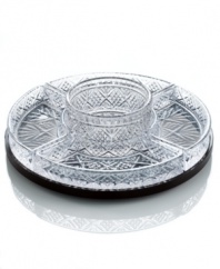 The sparkling sophistication of yesteryear makes a chic comeback with this lazy susan from Godinger. An intricate cut starburst pattern lends multi-faceted shine and true charm to any occasion. Center bowl features 4 compartments.