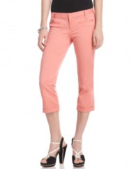 Step out in warm-weather style with these cropped pants from American Rag – a versatile pick that pairs sweetly with heels or flats!