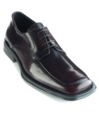 Simply perfect. This sleek leather pair of men's dress shoes features a classic square toe, four-eyelet closure with waxed laces and leather linings. Cushioned insole. Rubber outsole. Imported.