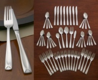 All suited up, this tuxedo detailed design from Oneida works well for formal or casual occasions. Set includes: 4 dinner forks, 4 salad forks, 4 soup spoons, 4 teaspoons and 4 dinner knives.