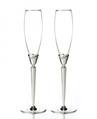 Toast the bride and groom with Modern Love flutes. Silver-plated stems adorned with a sparkling floral motif give way to a glass of celebratory bubbly.