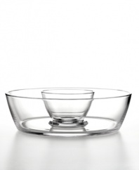 A clear winner for timeless style and versatility, the Michelangelo Masterpiece chip and dip is an invaluable addition to everyday tables and the party buffet. Featuring a simple silhouette in luminous, lead-free glass from Luigi Bormioli's collection of serveware and serving dishes.