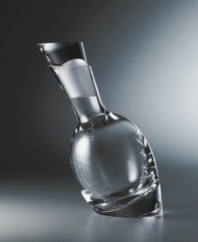 Elevate your evening with this titling decanter, beautifully cut from full-lead crystal. The striking angle defies convention and lends the occasion a whimsical cheer.
