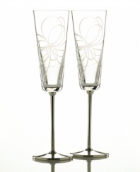 Enjoy a crisp toast with this delightfully elegant pair of champagne flutes. In clear crystal, this set features the finely cut ribbon motif of the Belle Boulevard collection.
