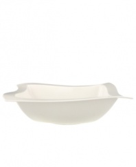 Explore new shapes for your table with Villeroy & Boch's innovative dinnerware and dishes collection in fine white china. Distinguished by angular shapes in fluid wave designs, this salad bowl creates a host of options for imaginative presentation.