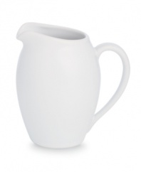 Full of possibilities, this ultra-versatile creamer from Noritake's collection of Colorwave white dinnerware is crafted of hardy stoneware with a half glossy, half matte finish in pure white. Mix it in with any of the Colorwave dinnerware shades.