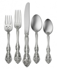Complete a lavish table setting with refined Michelangelo place settings. Meticulously detailed flatware handles with traditional styling are durable enough for anytime use in premium stainless steel from Oneida.