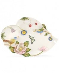 For nature lovers. Sculpted with colorful wildlife, the Botanic Hummingbird heart platter is designed to accent more than just your dinner table. From Portmeirion's serveware and serving dishes collection.