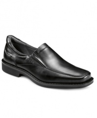 Chic and sleek men's loafers. Smooth leather and fine, tonal stitching adds plenty of sophistication to these comfortable slip-on men's dress shoes from Ecco.