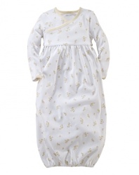 An adorable long-sleeved gown in soft cotton jersey features a printed duck motif.