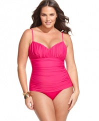 Go ahead, flatter yourself! This chic plus size swimsuit from Miraclesuit flaunts ruching and allover body control for a streamlined look.