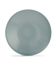 With clean lines and splashes of cool blue, the Kealia round platter dishes out casual fare with modern elegance, plus all the convenience of dishwasher- and microwave-safe stoneware from Noritake.