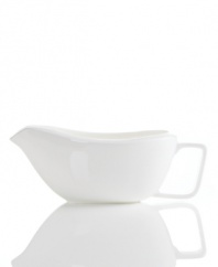 Set 5-star standards for your table with this sleek sauce boat from Hotel Collection. Balancing a delicate look and exceptional durability, the translucent Bone China collection of dinnerware and dishes is designed to cater virtually any occasion.
