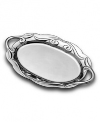 Make every dish look effortlessly graceful with this beautiful handled serving tray from Wilton Armetale. A rich, antique-inspired scroll pattern dances freely along the scalloped borders of this large, handy piece. Non-toxic metal keeps hot foods hotter and cold foods colder.