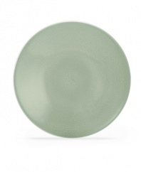 With clean lines and splashes of green, the Kealia platter dishes out casual fare with modern elegance, plus all the convenience of dishwasher- and microwave-safe stoneware from Noritake.