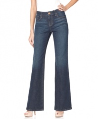 DKNY Jeans' beloved Soho jeans are back with a new blue wash and just the right amount of fading. Great for everyday wear!