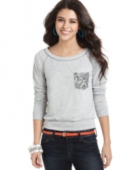 Flaunting a sequined pocket, cozy long sleeves and a banded waist, this sweatshirt-style top by Jolt is the perfect choice for lounging while looking fabulous.