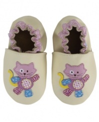 The cat's meow! These darling shoes from Robeez keep her comfortable and are designed for easy movement, grip and muscle development.