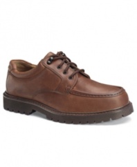 A chunky rubber sole and durable leather panels team up to put a toughened-up twist on these smooth leather oxford men's casual shoes from Dockers.