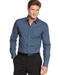 With a slim fit and a slight stretch, this Calvin Klein shirt has a truly tailored fit.