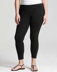 Cut in an on-trend cropped silhouette, these super-soft Splendid leggings offer season-spanning style and comfort.