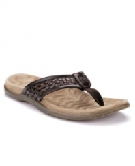 Men's flip flops that combine both elements of the chic and the comfortable. Hit the beach in the sporty comfort of these relaxed men's sandals by Sperry Top-Sider.