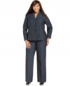 A subtle sheen and tailored seamed details give Le Suit's plus size pant suit polished style that's ready for evening occasions! Finish the look flawlessly with a pair of patent heels.