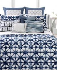 This Vera Wang king sham features a button closure, knife edge details and tie-dye print that brings abstract dimensions to your bedroom.