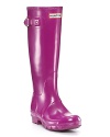 Glossy rubber rain boots with a legendary Hunter fit and comfort.