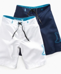 Keep it simple. He'll feel crisp, clean and ready to ride in these standout board shorts from Hurley.