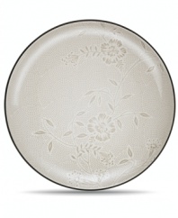 A fresh twist on a Noritake favorite, the Colorwave Graphite Bloom platter offers the same sleek style and durability as the original dinnerware pattern but with a pretty floral print.