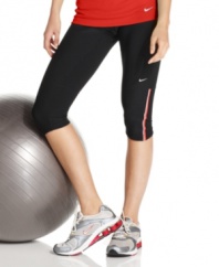 Sporty style and high-performance technology come together in these capri active pants from Nike.