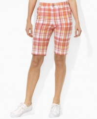 A seasonal must-have, the Garabaldi short is chic and stylish in sleek stretch cotton with a bright plaid pattern.