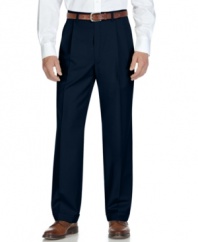 Searching for a pair of dress pants that offers timeless sophistication and modern comfort? Look no further than this double pleated look from Lauren Ralph Lauren.