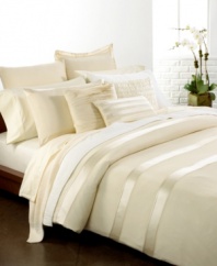 Elegant simplicity! This Essentials Ivory bedskirt from Donna Karan adds an extra layer of elegance to your bed with 410-thread count Egyptian cotton percale and saddle stitch details.