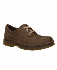 The super smooth leather and Dr. Martens classic outsole make this rugged pair of oxford men's casual shoes a great choice for any laidback occasion.
