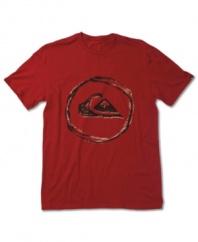 When you're ready to relax, circle back to cool casual style with this t-shirt from Quiksilver.