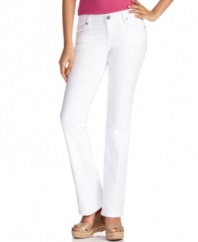 Sleek and completely chic, Kut from the Kloth's white jeans brighten up any ensemble. They look great with both button-front shirts or bold tees!