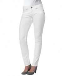 Rock Hamptons vacation style in these low-rise skinnies from Silver Jeans! Sports classic five-pocket design and a super-chic white wash.