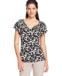 An abstract black & white print adds a graphic appeal to this otherwise feminine Alfani top -- a spring staple!