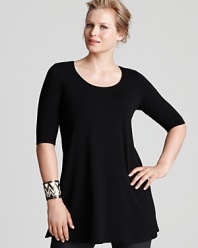 Master understated elegance in this Eileen Fisher Plus tunic, flaunting a minimalist silhouette and easy A-line cut.