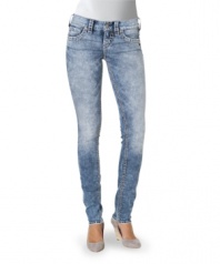 Throwback acid wash meets modern day skinny leg style on this pair of jeans from Silver that shakes up your denim closet!