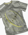 No reason to spin your wheels. Give him graphic style he'll love with this comfy t-shirt from DKNY.
