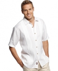 Keep your relaxed style crisp with this linen shirt from Tommy Bahama.