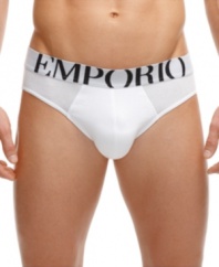 Comfort meets high fashion. These briefs from Emporio Armani keep your signature style intact.