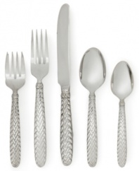 Inspired by the classic beauty of a leather bridle, braided details lend this collection rich texture. Set includes: dinner knife, dinner fork, soup spoon, salad fork and tea spoon.